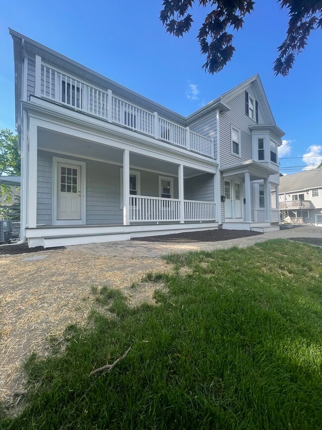 118 School St in Framingham, MA - Foto de edificio - Building Photo