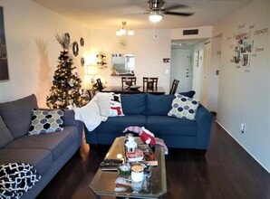 7900 NW 50th St, Unit 205 in Lauderhill, FL - Foto de edificio - Building Photo