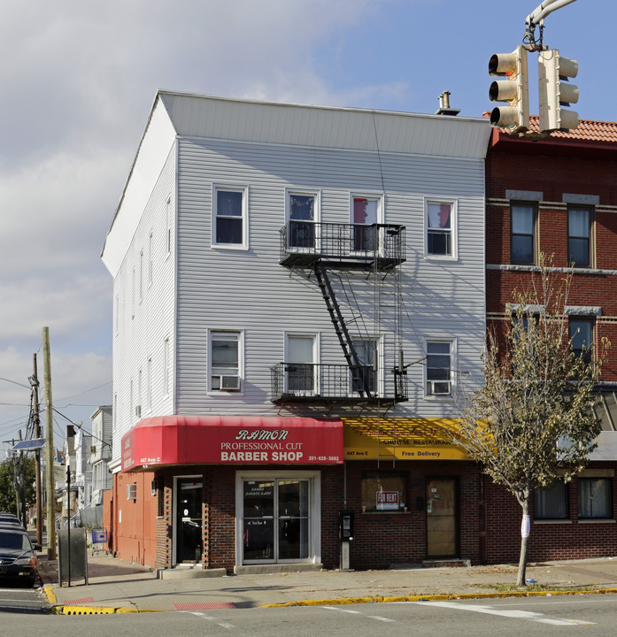 447 Avenue C in Bayonne, NJ - Building Photo