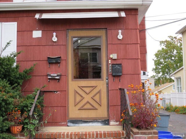 649 New Jersey Ave-Unit -1st Floor in Lyndhurst, NJ - Building Photo - Building Photo