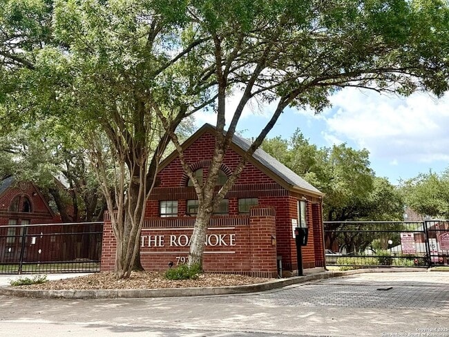 7930 Roanoke Run in San Antonio, TX - Building Photo - Building Photo