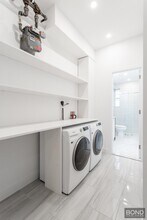 309 E 10th St in New York, NY - Building Photo - Building Photo