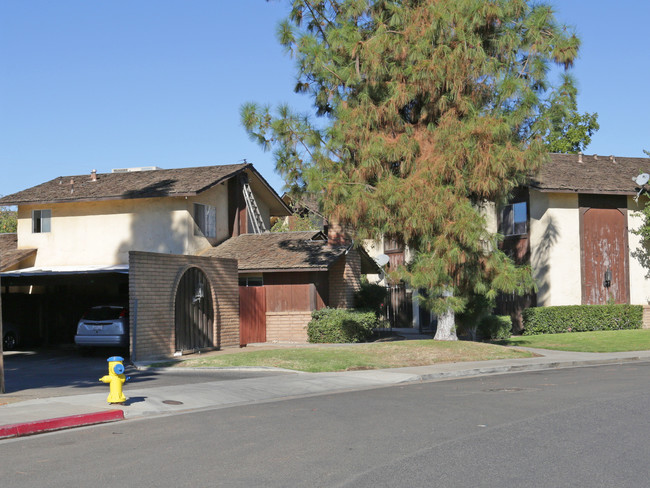 1042 Adler Ave in Clovis, CA - Foto de edificio - Building Photo