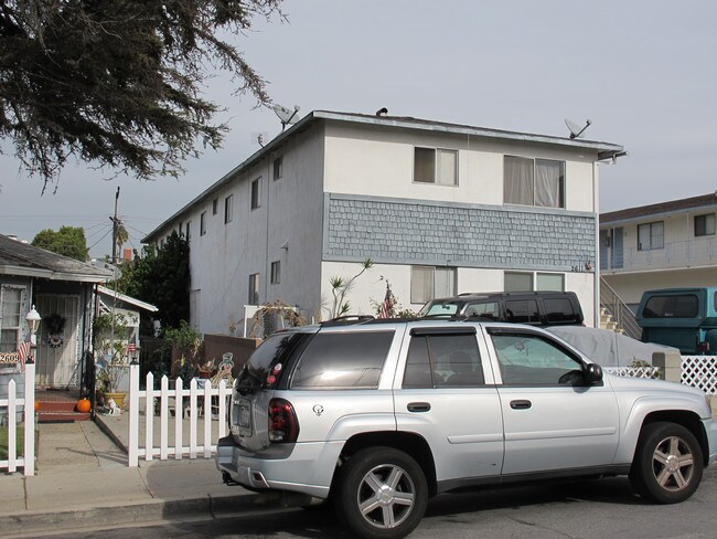 2611 Mathews Ave in Redondo Beach, CA - Building Photo - Building Photo