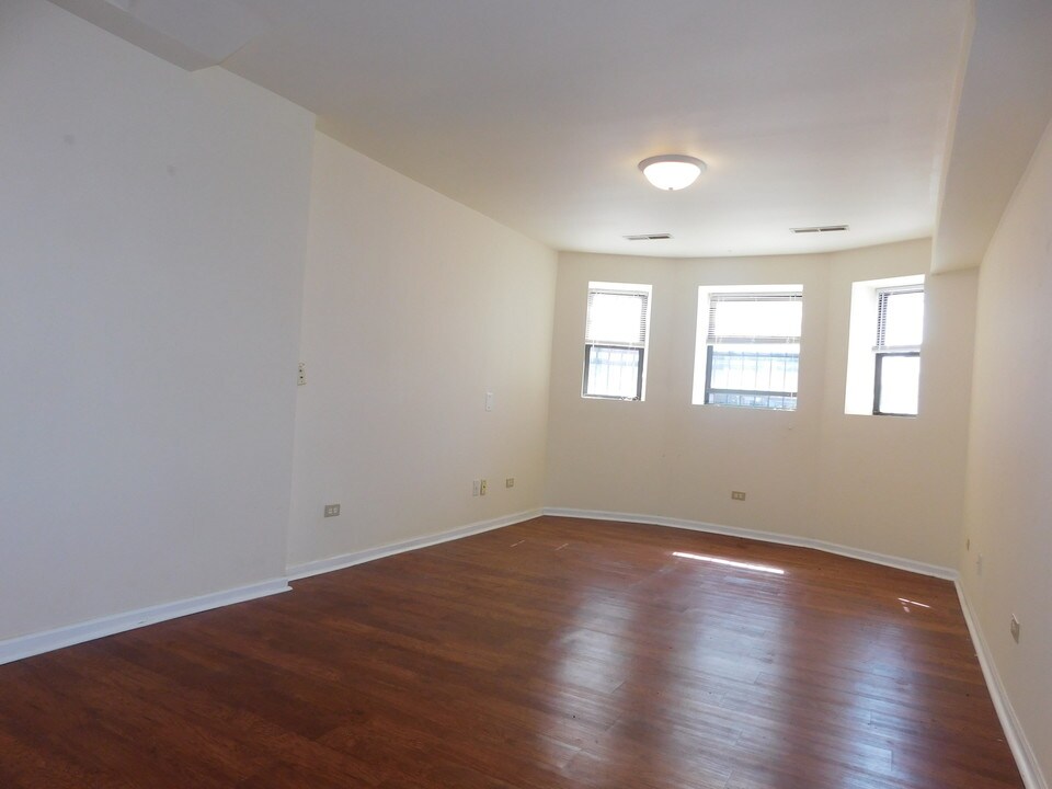 3116 W Logan Blvd in Chicago, IL - Building Photo
