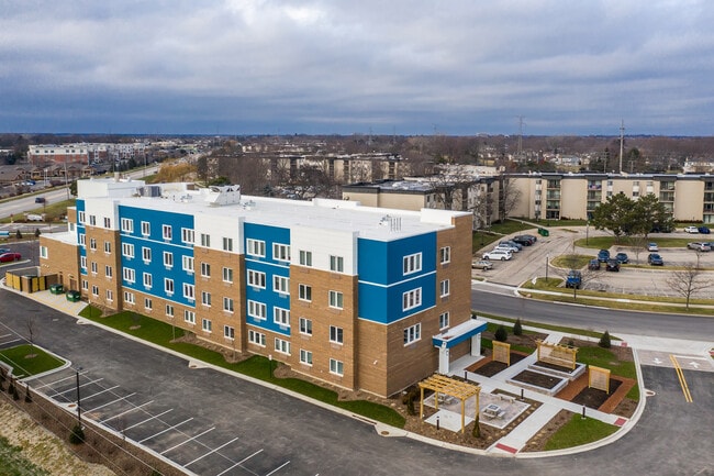 Crescent Place in Arlington Heights, IL - Building Photo - Building Photo
