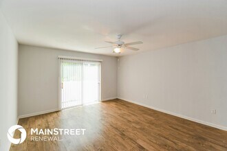 556 Eiseman Wy in Jacksonville, FL - Foto de edificio - Building Photo