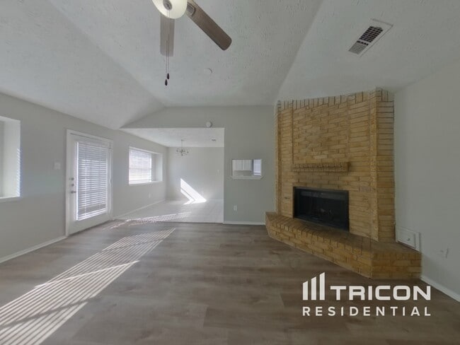 2802 N Spring Dr in Spring, TX - Building Photo - Building Photo