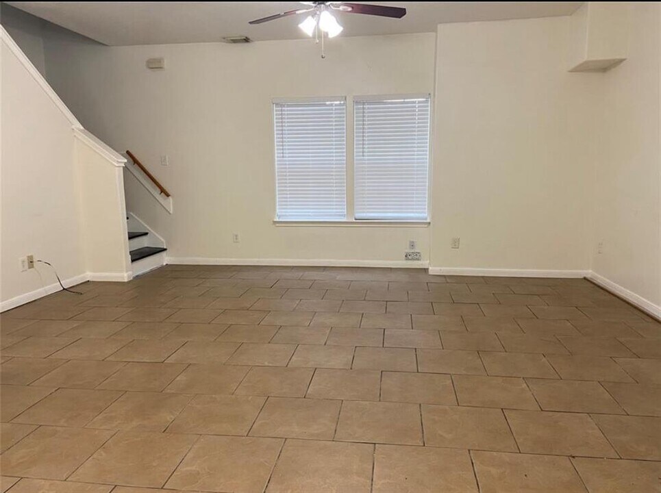 6841 Larkstone St in Houston, TX - Building Photo