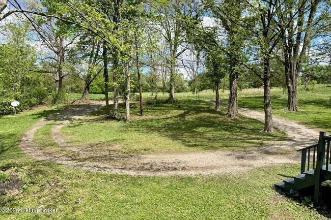 5610 Haunz Ln in Louisville, KY - Building Photo - Building Photo