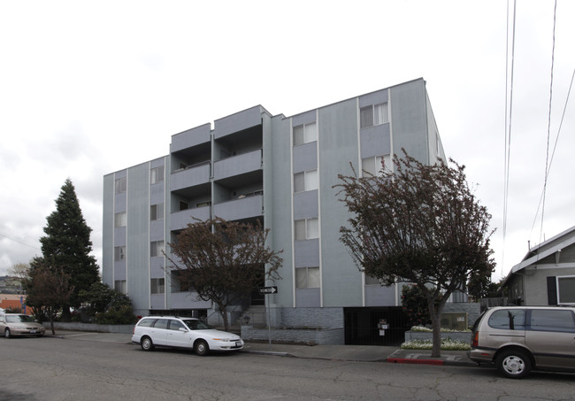 Thornton Manor in San Leandro, CA - Foto de edificio - Building Photo