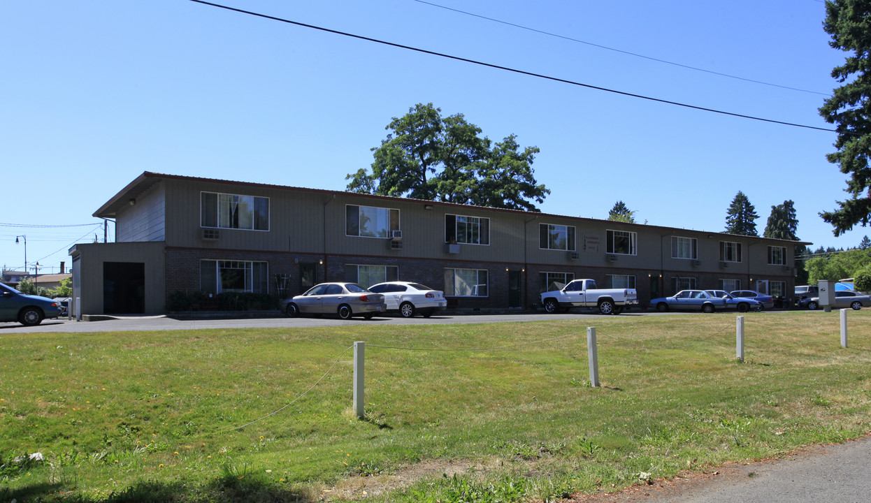 Plainsmen Apartments in Vancouver, WA - Building Photo