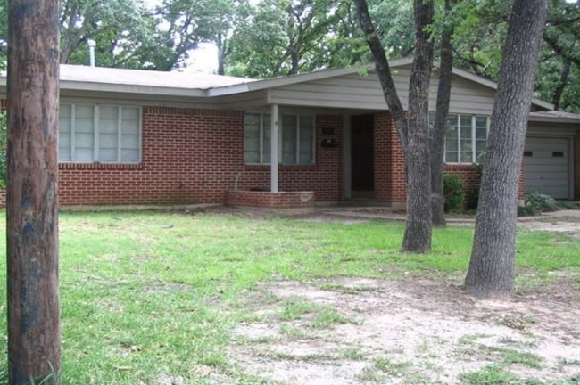 property at 3902 Oaklawn St