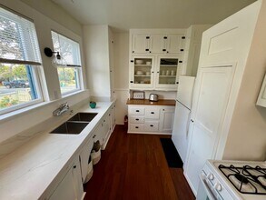 138 Fountain Ave in Pacific Grove, CA - Building Photo - Building Photo