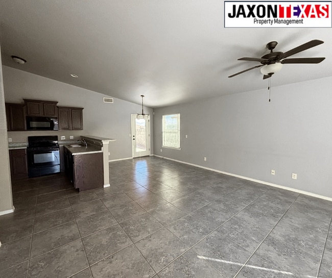 5938 Megan St in Sunland Park, NM - Building Photo - Building Photo