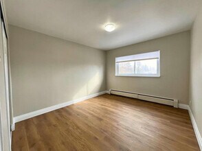 Hugo Place in Kitchener, ON - Building Photo - Building Photo