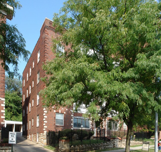 Brechnock in Kansas City, MO - Foto de edificio - Building Photo