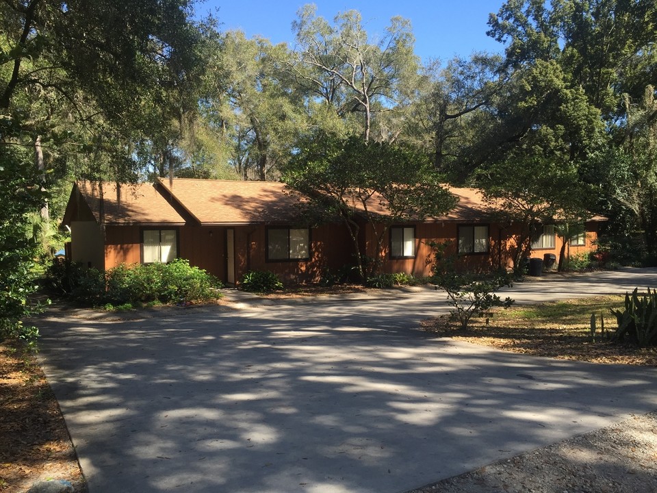 121 Sheeler Ave in Apopka, FL - Foto de edificio