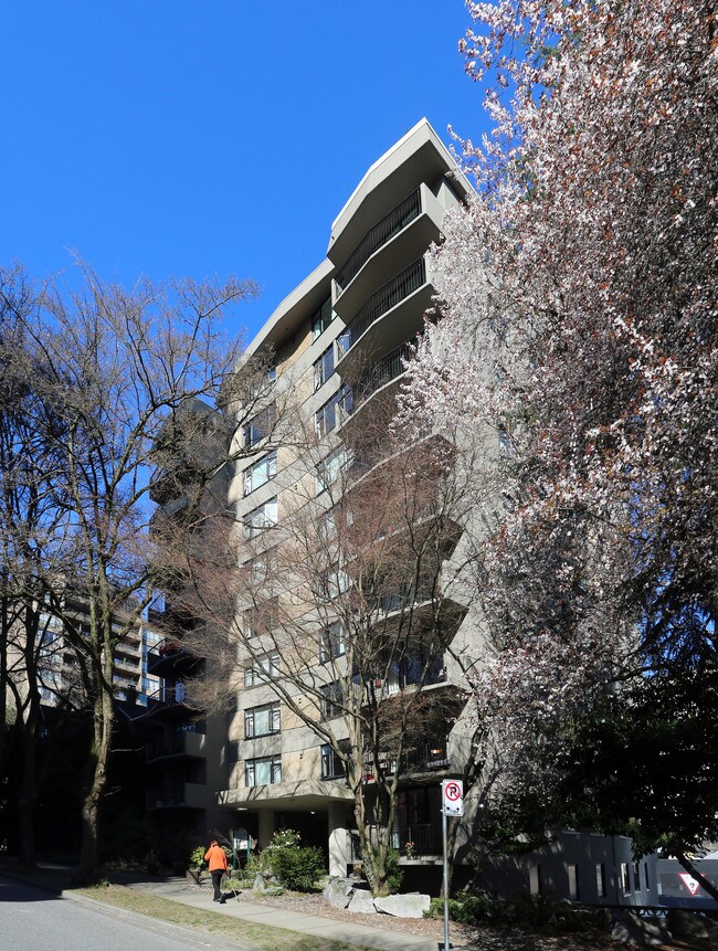 Villa Esto Apartments in Vancouver, BC - Building Photo - Building Photo