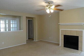 5826 Westminster Village Dr in Houston, TX - Building Photo - Building Photo