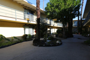 Luau Manor Apartments