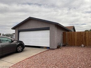 707 Honeybee Ct in Henderson, NV - Building Photo - Building Photo