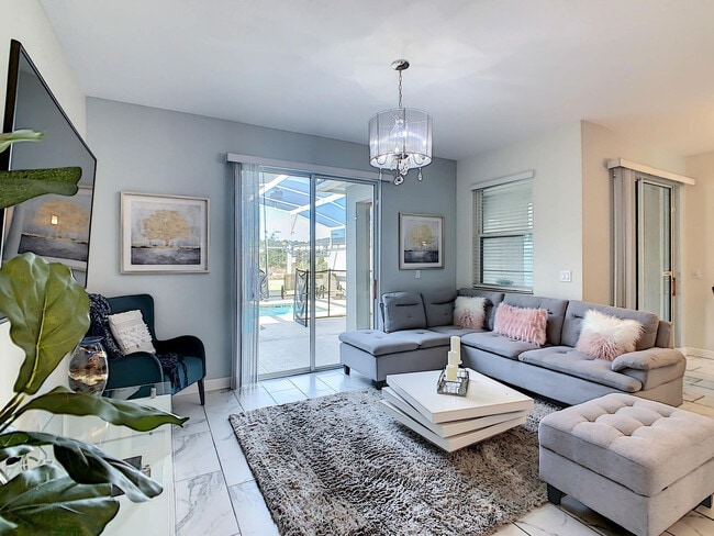 580 Pebble Beach Dr in Kissimmee, FL - Foto de edificio - Building Photo