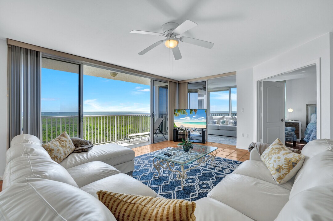 6361 Pelican Bay Blvd, Unit 904 in Naples, FL - Foto de edificio