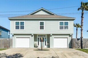 12828 E Conquistador Dr in Galveston, TX - Building Photo