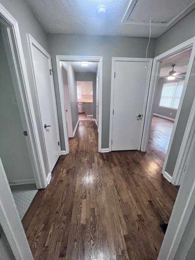 863 Pineview Dr in Forest Park, GA - Building Photo - Building Photo