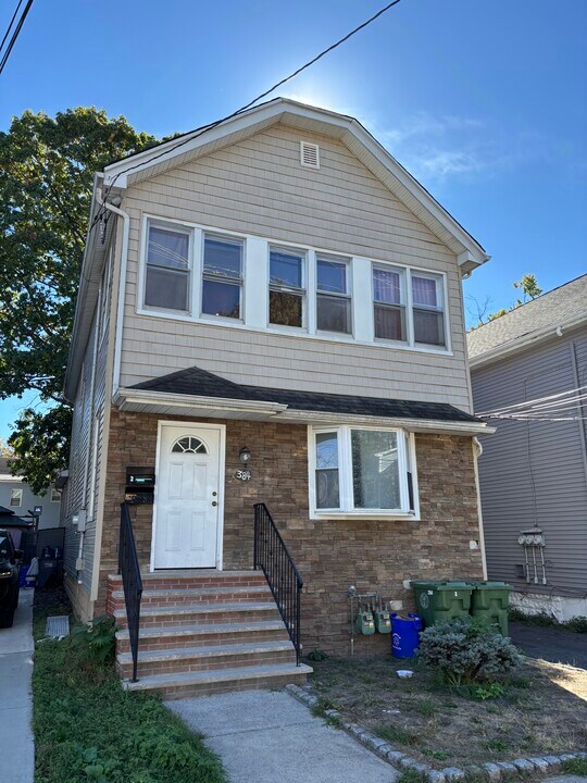 384 E 9th Ave in Roselle, NJ - Foto de edificio