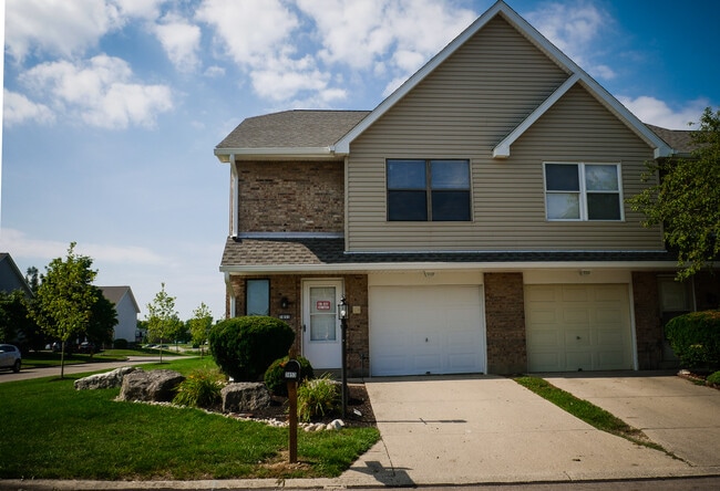 3858 S Chalet Cir, Unit 3854 S Chalet Cir in Beavercreek, OH - Building Photo - Building Photo