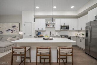 8552 Collier Blvd in Naples, FL - Foto de edificio - Building Photo