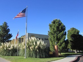 Camino Real in El Paso, TX - Foto de edificio - Building Photo