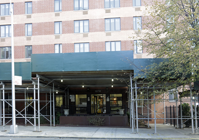 Father Robert A. Banome Houses in Bronx, NY - Foto de edificio - Building Photo