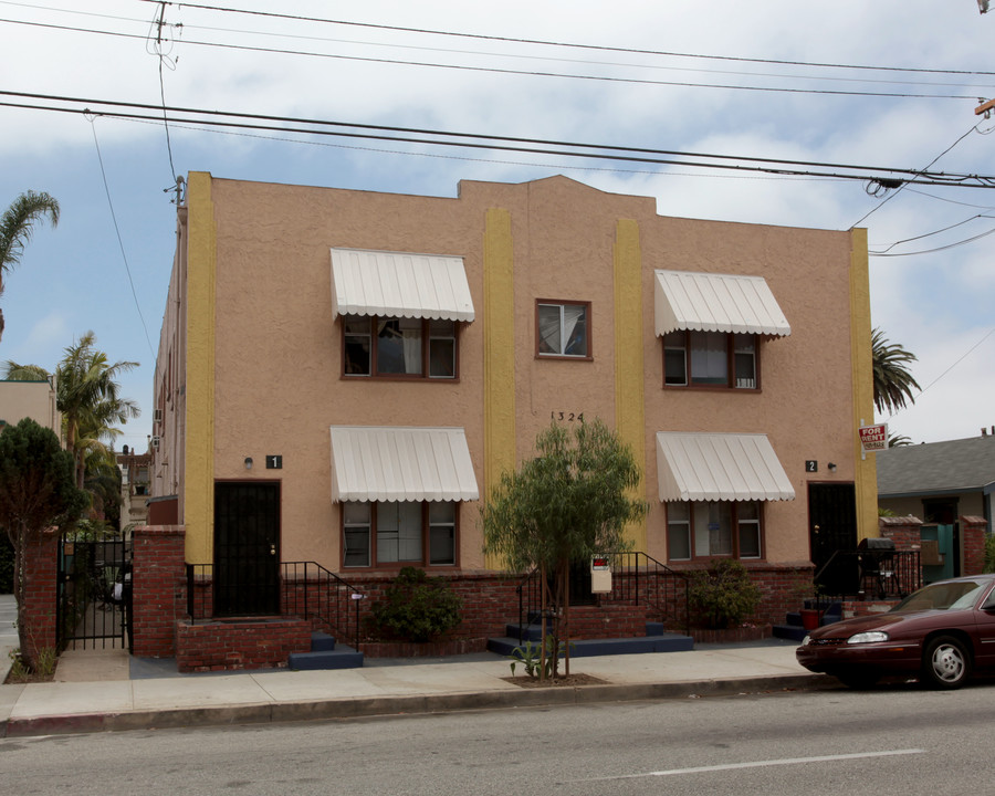 1324 E Broadway in Long Beach, CA - Building Photo