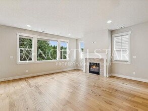 10100 SW Foxtrot Terrace in Beaverton, OR - Building Photo - Building Photo