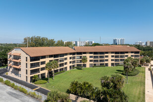 Marina Bay South in North Palm Beach, FL - Building Photo