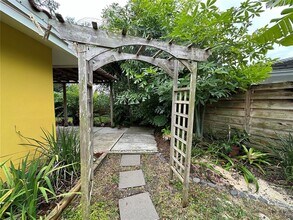 1883 Riviera Cir in Sarasota, FL - Building Photo - Building Photo