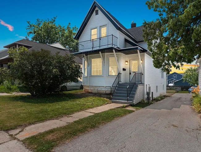 property at 416 S Van Buren St