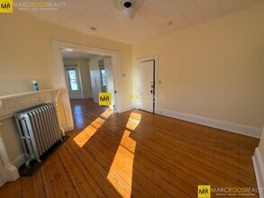 27 Falcon St, Unit 3 in Boston, MA - Foto de edificio - Building Photo