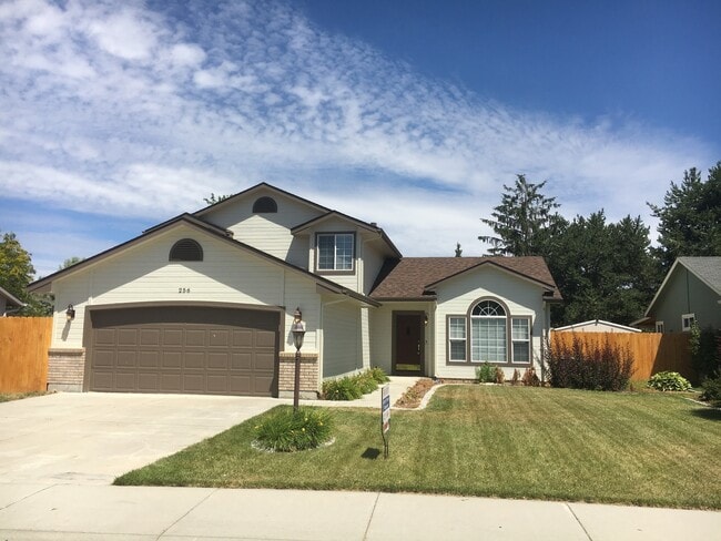 property at 256 W Woodbury Dr