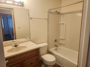 2012 MacArthur Rd, Unit c in Waukesha, WI - Building Photo - Building Photo