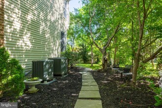 4705 Rippling Pond Dr in Fairfax, VA - Building Photo - Building Photo