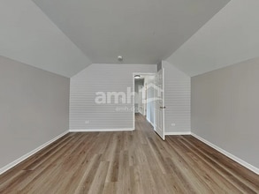 3 Rochelle Ct in Lake In The Hills, IL - Building Photo - Building Photo