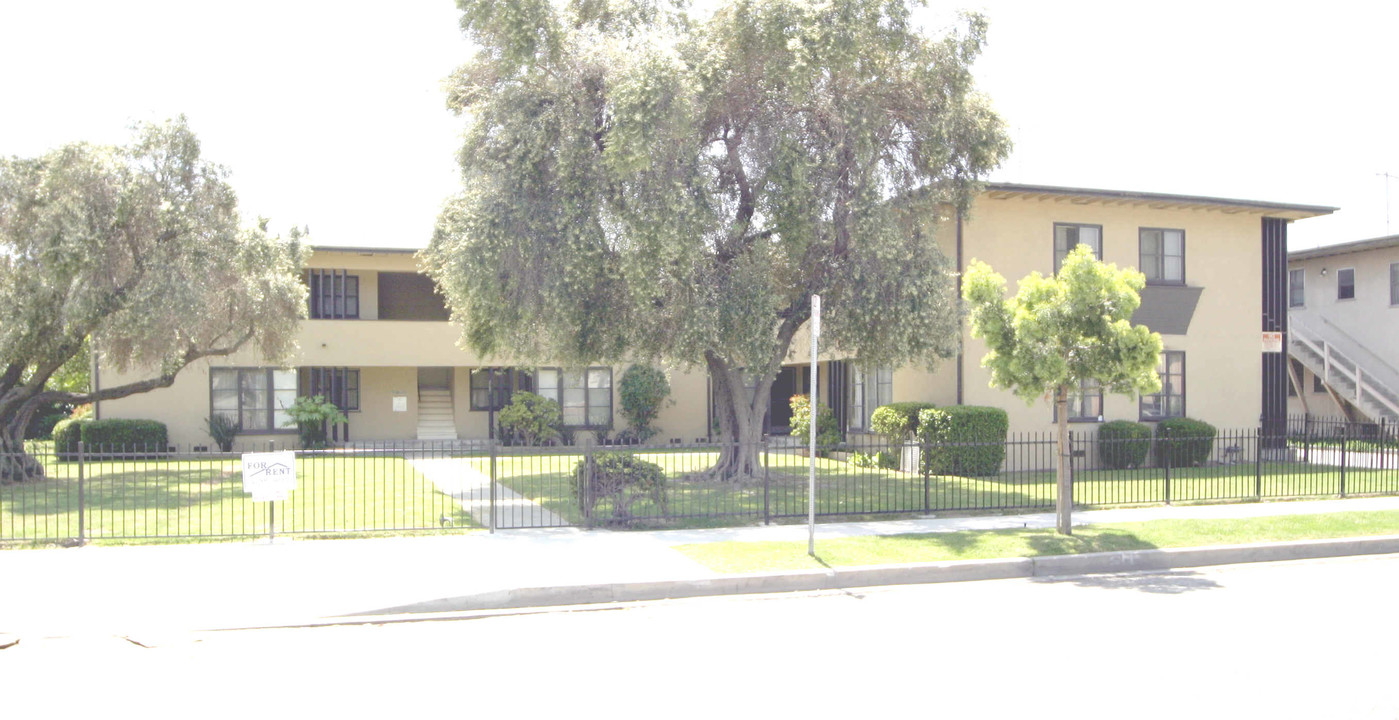 5700 Clemson St in Los Angeles, CA - Foto de edificio