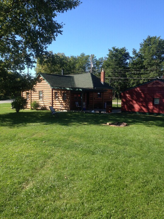 8520 Shelbyville Rd in Indianapolis, IN - Building Photo
