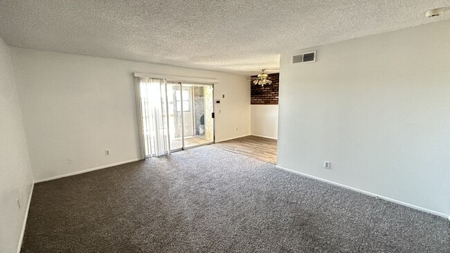 6078 W Golden Ln in Glendale, AZ - Foto de edificio - Building Photo