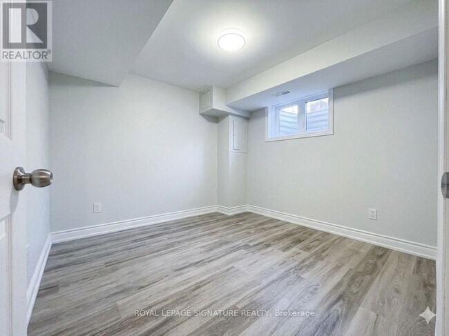 22 Vandervoort Dr in Richmond Hill, ON - Building Photo - Building Photo