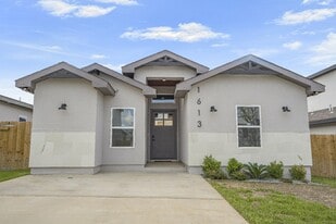 1613 Coba Dr in Laredo, TX - Building Photo